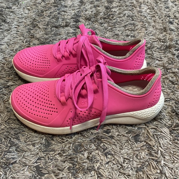 Crocs Women's Pink lace up Sneakers sz 8 - Picture 2 of 9